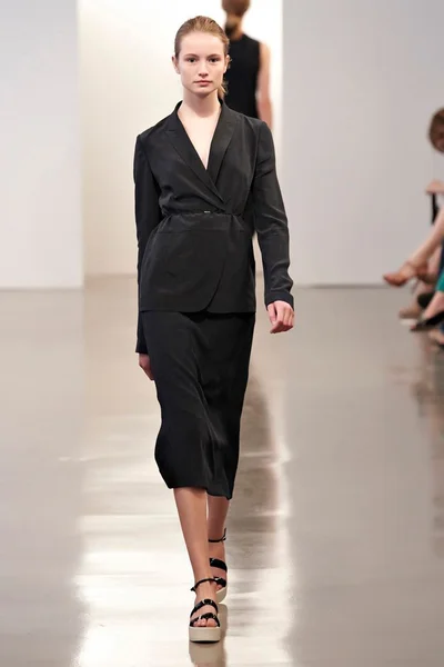 Look 3